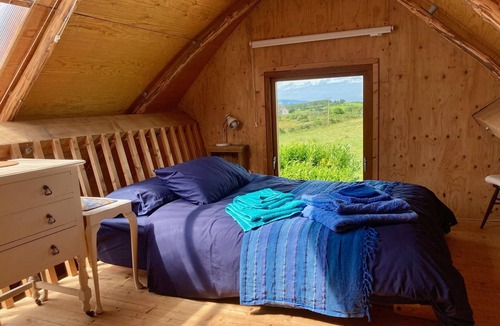 Coleraine Cottage | Creative Art cottage in unique timber Studio