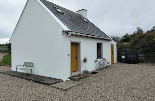 Glenveagh Cottage | Creeslough 2-Bed Cottage, Sleeps 4 & Pet Friendly