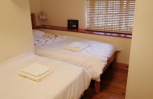 Mount Nugent House | Crover Cottage Twin Room with Lake View
