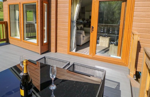 Kiplin Cabin | CUMBRIA, family friendly, with hot tub in Scorton, Richmond
