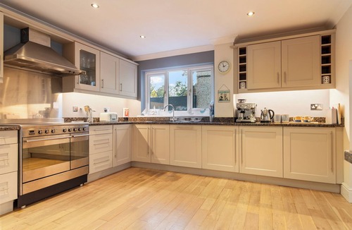 St. Florence Cottage | Daisy Cottage - St Florence, Parking,