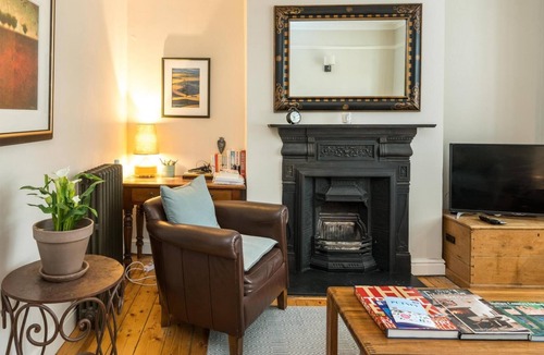Barnes Apartment | Delightful 1BD Flat in the Heart of Barnes Village