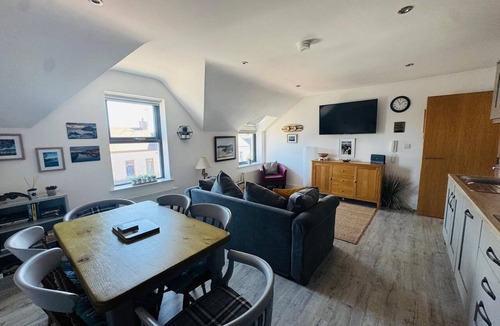 Portrush Apartment | Deluxe 2 bedroom apartment 100 metres from beach