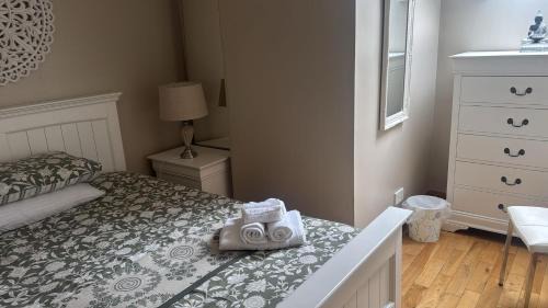 Emyvale House | Dernvale House - Double Room - sleeps 2