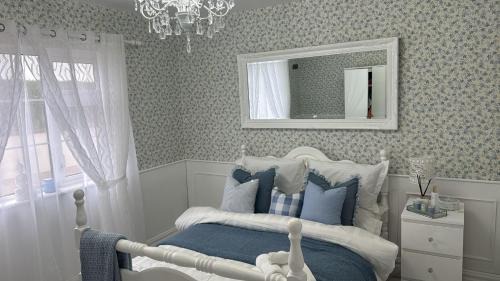 Emyvale House | Dernvale House -Double Room sleeps 2