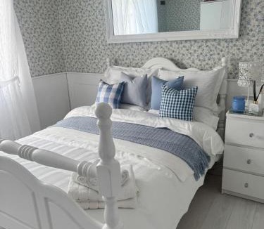 Emyvale House | Dernvale House -Double Room sleeps 2