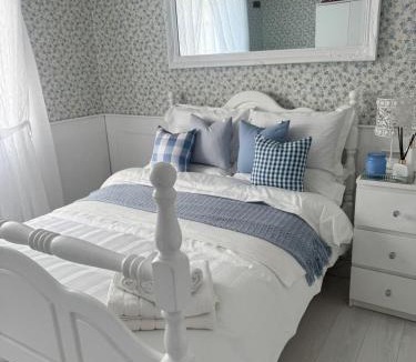 Emyvale House | Dernvale House -Double Room sleeps 2
