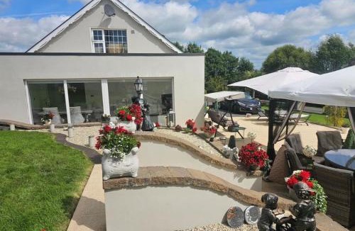 Emyvale House | Dernvale House -Double Room sleeps 2