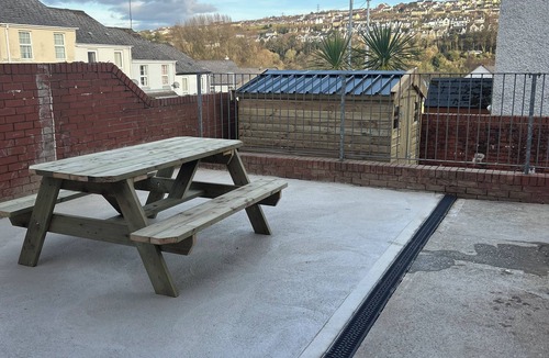 Londonderry Apartment | Derry City Apartment (walking distance to city centre and local amenities)