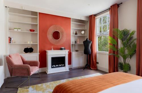 Waterloo Apartment | Design Haven! Big Group-Friendly 4BR City Escape in Waterloo's Coolest Corner