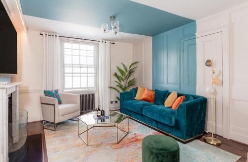 Waterloo Apartment | Design Haven! Big Group-Friendly 4BR City Escape in Waterloo's Coolest Corner