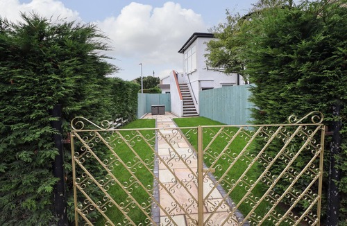 Llandudno Junction Cottage | DILKUSHA, family friendly, with a garden in Llandudno Junction