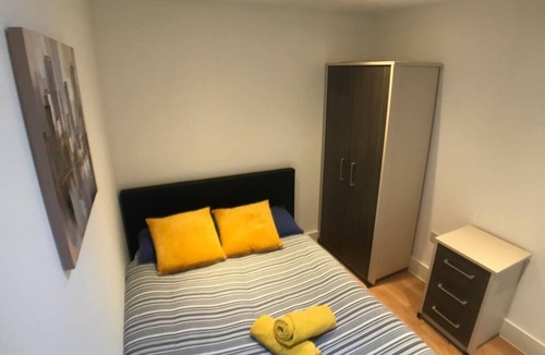 South Bermondsey Apartment | Discover urban sophistication in this chic studio retreat in Bermondsey.