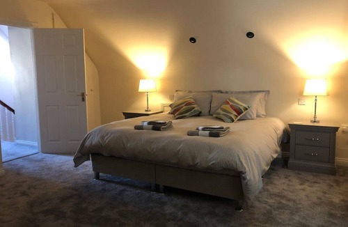 Sallybrook House | Discreet Luxury, Super House!