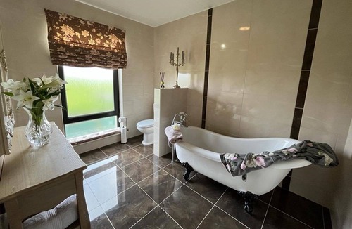 Ballyconneely House | Doleen House - sleeps 15 guests in 6 bedrooms