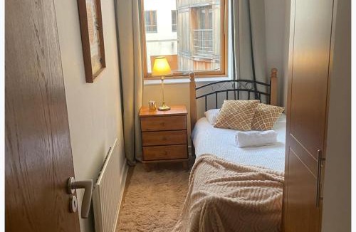 North Wall Apartment | Dublin Centre 2-Bed Apt Sleeps 6 near Attractions