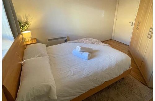 North Wall Apartment | Dublin City- Modern Apart-Sleeps 2