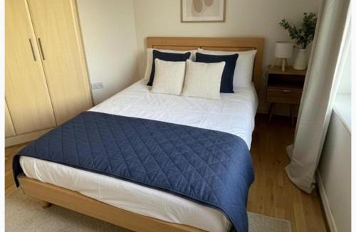 North Wall Apartment | Dublin City- Modern Apart-Sleeps 2