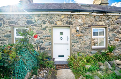 Dinas Cottage | Dyserth - a self catering cottage that sleeps 4 guests in 2 bedrooms