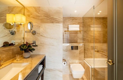 Portsoken Hotel | Easy Access to London’s Best from a Relaxed Central Space—St. Botolph Views!