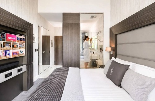 Warwick Hotel | Eccleston Square Hotel