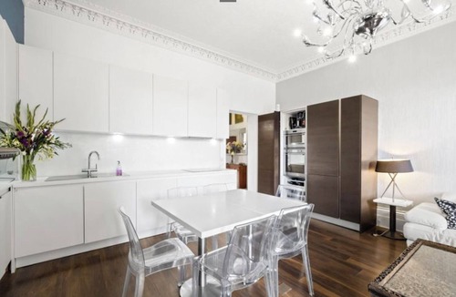 Clapham Apartment | Elegant 3 Bed/Br period Home +Private Garden & Cabin Zone 2 London next to park