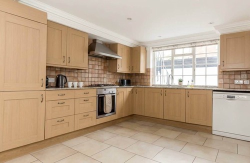Knightsbridge House | Elegant 3BR Knightsbridge Residence near Harrods