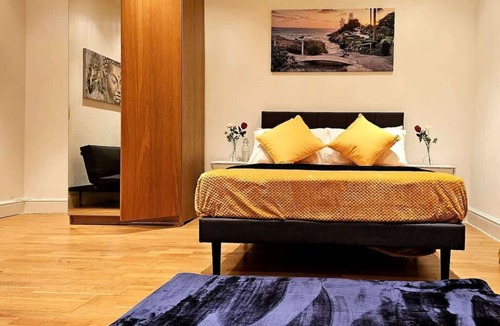 North Kensington Condo | Elegant Spacious London Flat C