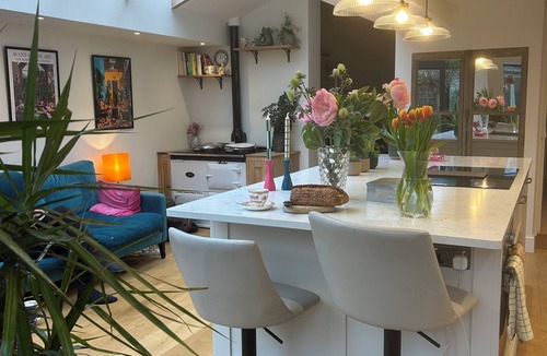 Clapham House | Elegant Victorian Townhouse with Rose Garden | Great area Sleeps 3-6 New listing