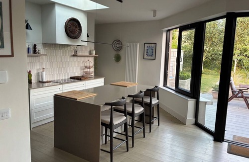Cork House | Enjoyable 3-bedroom house in charming local community for your getaway in Cork