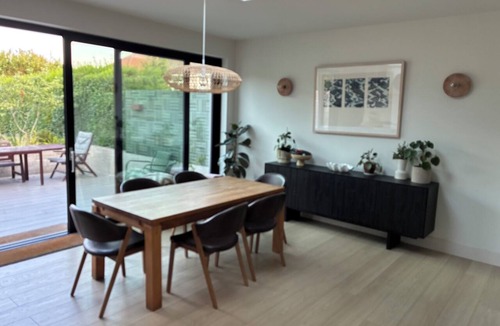 Cork House | Enjoyable 3-bedroom house in charming local community for your getaway in Cork