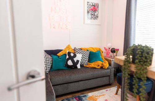 Belfast House | Entire family home , large rear garden, free parking, fast WI-FI