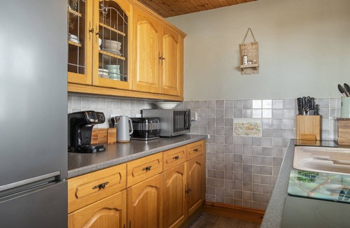 Pendine House | Escape to this charming 2 bedroom dog friendly house with amazing sea views