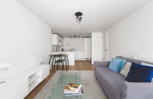 Warwick Apartment | Essential Living in Prime Belgravia