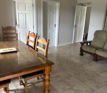 Shanavooneen House | Estuary view Farmhouse