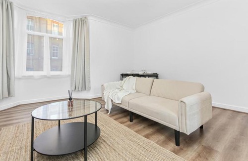 Elephant and Castle Apartment | Excellent 2-Bed flat near central London