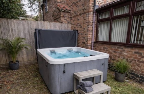 Horning House | Exclusive Cottage - Hot Tub - Pets OK - In Norfolk Broads