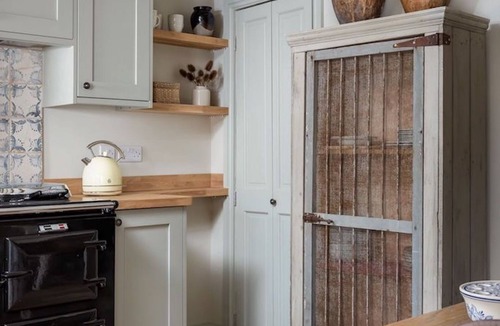 Bourton-on-the-Water Cottage | Exquisite 18th Century Cottage in a Picture-Perfect Village