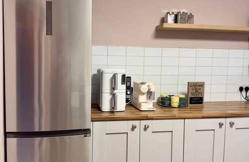 Galway City Centre House | Eyre Square Centre Apartment with Hot Tub