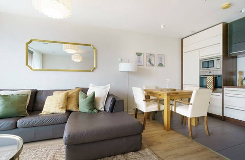 Titanic Quarter Apartment | Fabulous 2Bed w/Views | Titanic Qtr | City Centre - Pass the Keys