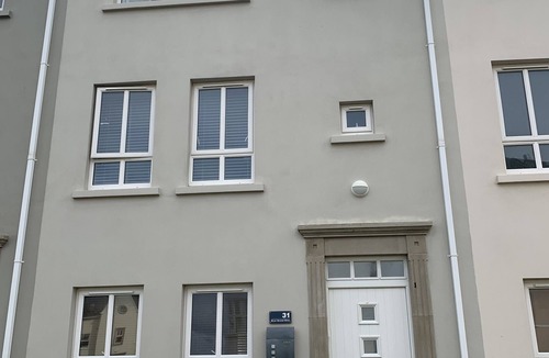 Portrush House | Fabulous 4 bedroom townhouse on West Strand beach 15 min walk to Royal Portrush