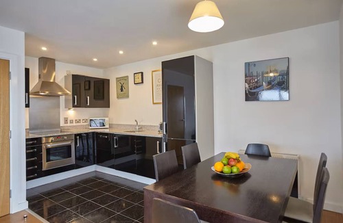 Peninsula Apartment | Family 3 Bedroom Flat on the Thames near O2