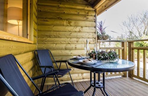 St. Florence Ski Chalet | Fern Lodge - 2 Bedroom Log Cabin - Saint Florence - Tenby