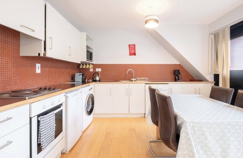 Lahinch Apartment | Fionoora 6 - Steps away from the beach!