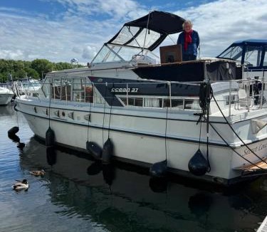 Fifield Boat Rental | Floating tranquility