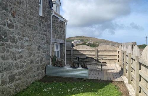 St Ives House | Folly Farm Cottage, Cosy, Secluded near to St Ives