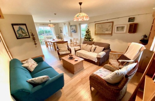 Oughterard Ski Chalet | Fough East, Cozy and close to town