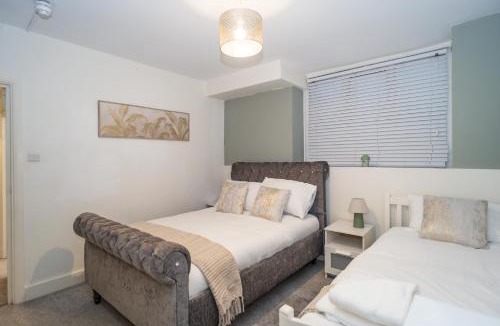 Royal Tunbridge Wells Apartment | Frant Road Retreat | Private Parking