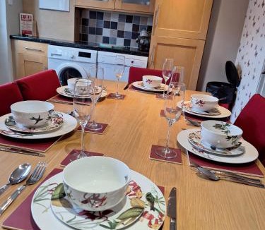 Scarborough House | Fryers Cottage 3 Bedroom Sleeps 6 Cottage