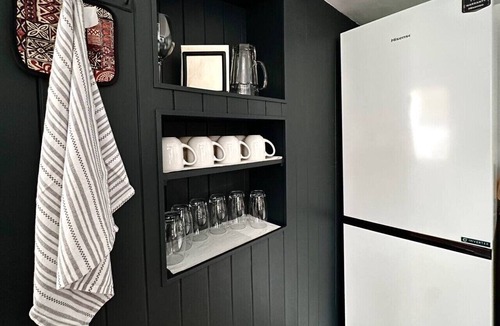 Munster Apartment | Fulham Tranquil 2BD King Bed Home w/Parking & Gdn